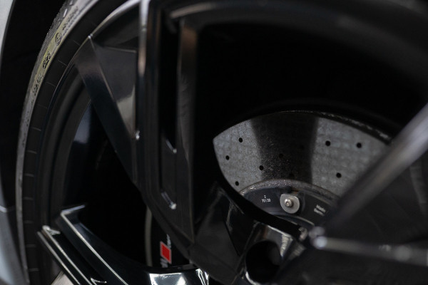 Audi A6 Avant RS 6 TFSI quattro / B&O 3d./ Milltek / Keramisch / Pano / Carbon / Softcl. / 360 cam / Alarm kl5 - Full option