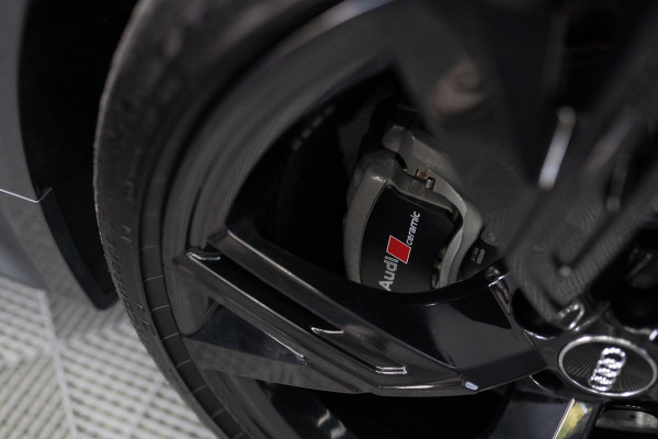 Audi A6 Avant RS 6 TFSI quattro / B&O 3d./ Milltek / Keramisch / Pano / Carbon / Softcl. / 360 cam / Alarm kl5 - Full option