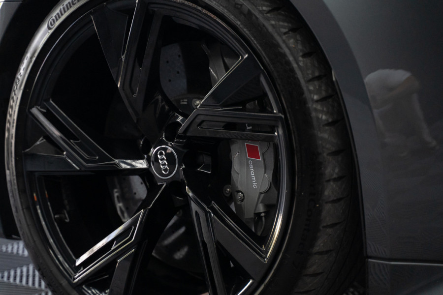 Audi A6 Avant RS 6 TFSI quattro / B&O 3d./ Milltek / Keramisch / Pano / Carbon / Softcl. / 360 cam / Alarm kl5 - Full option