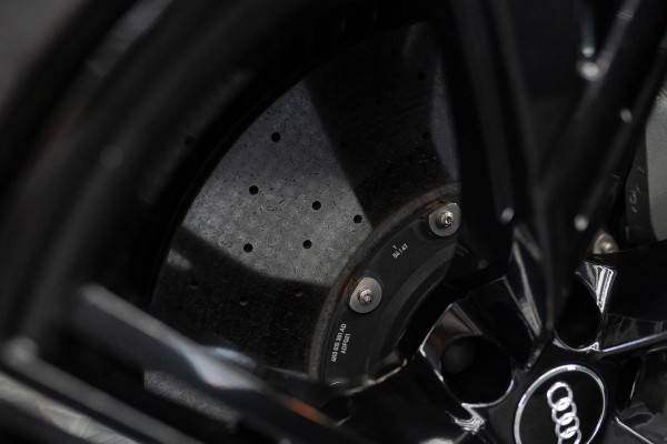 Audi A6 Avant RS 6 TFSI quattro / B&O 3d./ Milltek / Keramisch / Pano / Carbon / Softcl. / 360 cam / Alarm kl5 - Full option