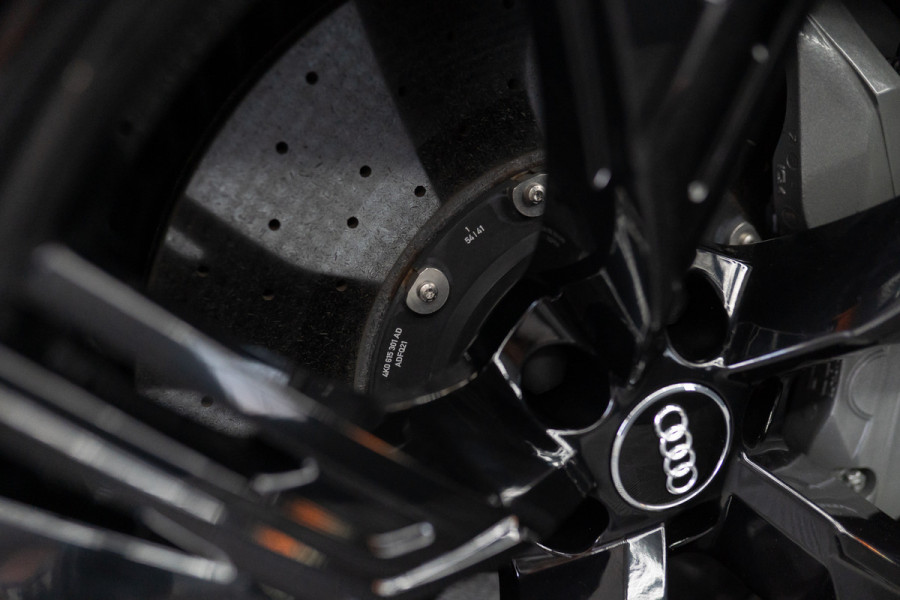 Audi A6 Avant RS 6 TFSI quattro / B&O 3d./ Milltek / Keramisch / Pano / Carbon / Softcl. / 360 cam / Alarm kl5 - Full option