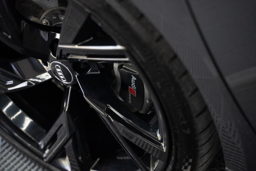 Audi A6 Avant RS 6 TFSI quattro / B&O 3d./ Milltek / Keramisch / Pano / Carbon / Softcl. / 360 cam / Alarm kl5 - Full option