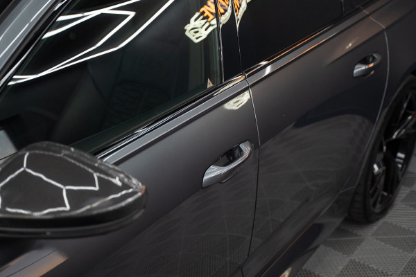 Audi A6 Avant RS 6 TFSI quattro / B&O 3d./ Milltek / Keramisch / Pano / Carbon / Softcl. / 360 cam / Alarm kl5 - Full option