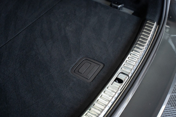 Audi A6 Avant RS 6 TFSI quattro / B&O 3d./ Milltek / Keramisch / Pano / Carbon / Softcl. / 360 cam / Alarm kl5 - Full option