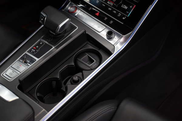 Audi A6 Avant RS 6 TFSI quattro / B&O 3d./ Milltek / Keramisch / Pano / Carbon / Softcl. / 360 cam / Alarm kl5 - Full option