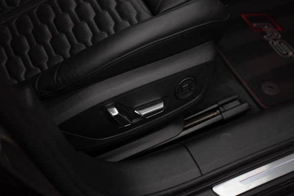 Audi A6 Avant RS 6 TFSI quattro / B&O 3d./ Milltek / Keramisch / Pano / Carbon / Softcl. / 360 cam / Alarm kl5 - Full option