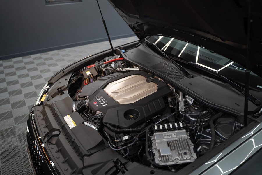 Audi A6 Avant RS 6 TFSI quattro / B&O 3d./ Milltek / Keramisch / Pano / Carbon / Softcl. / 360 cam / Alarm kl5 - Full option