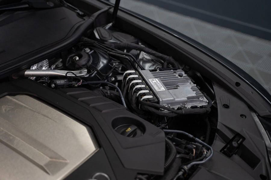 Audi A6 Avant RS 6 TFSI quattro / B&O 3d./ Milltek / Keramisch / Pano / Carbon / Softcl. / 360 cam / Alarm kl5 - Full option