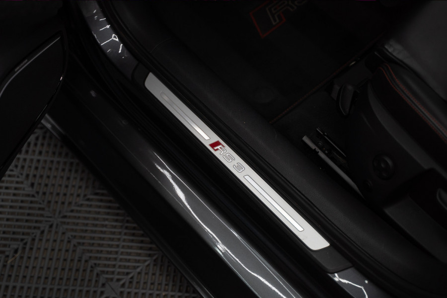 Audi A3 Limousine 2.5 TFSI RS 3 quattro Widebody / TTE700 / Full PPF / B&O / Pano / IPE Titanium uitlaat / VC / Custom RS3 VOL Stage 3