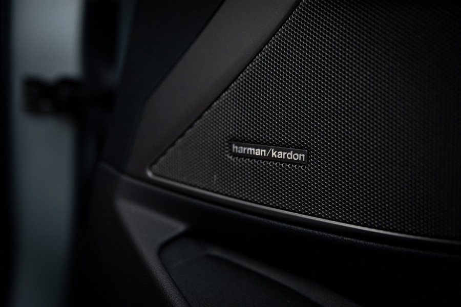 BMW 3 Serie M3 xDrive Competition / Frozen / Carbon / H&K / Laser / ACC / Curved display / Stoelverk. / Garantie