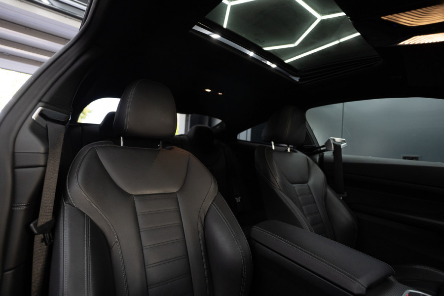 BMW 4 Serie Coupé M440i xDrive High Executive / Adaptive / Pano / 360 / Individual / Stoelverwarming / Memory / Carplay