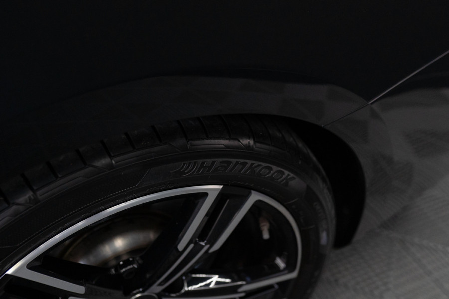 BMW 4 Serie Coupé M440i xDrive High Executive / Adaptive / Pano / 360 / Individual / Stoelverwarming / Memory / Carplay