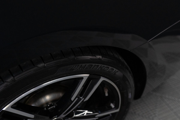 BMW 4 Serie Coupé M440i xDrive High Executive / Adaptive / Pano / 360 / Individual / Stoelverwarming / Memory / Carplay