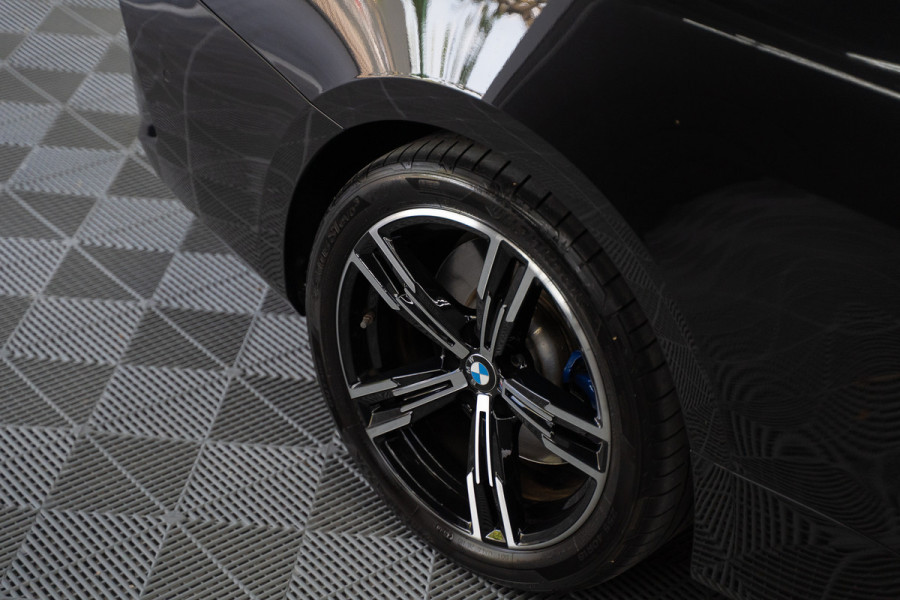 BMW 4 Serie Coupé M440i xDrive High Executive / Adaptive / Pano / 360 / Individual / Stoelverwarming / Memory / Carplay