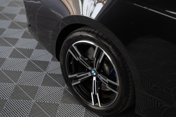 BMW 4 Serie Coupé M440i xDrive High Executive / Adaptive / Pano / 360 / Individual / Stoelverwarming / Memory / Carplay