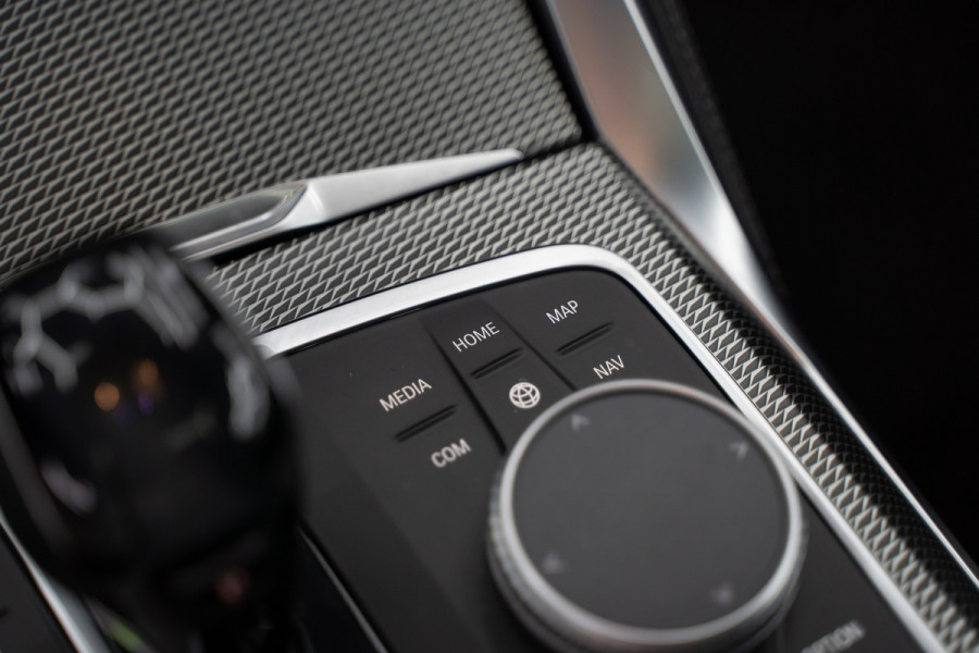 BMW 4 Serie Coupé M440i xDrive High Executive / Adaptive / Pano / 360 / Individual / Stoelverwarming / Memory / Carplay