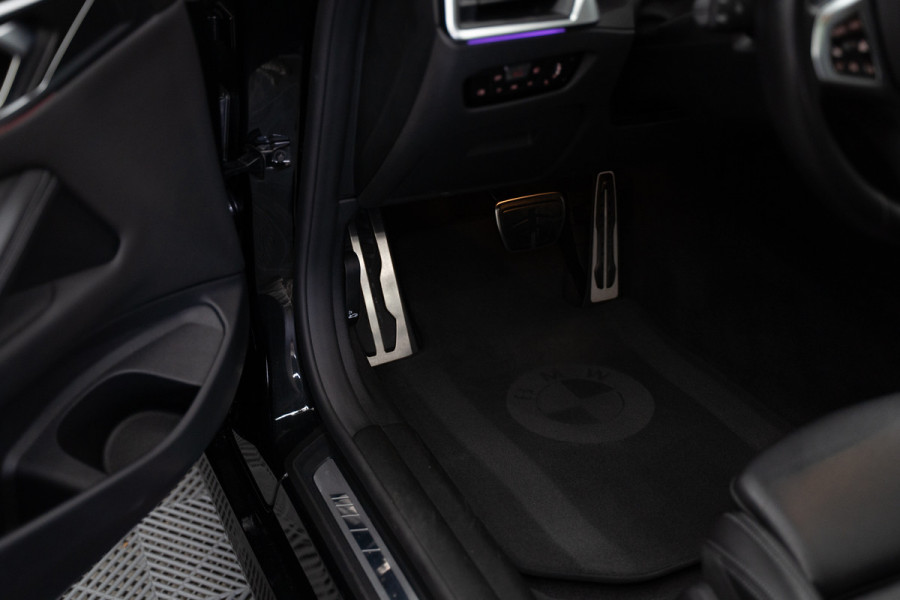 BMW 4 Serie Coupé M440i xDrive High Executive / Adaptive / Pano / 360 / Individual / Stoelverwarming / Memory / Carplay