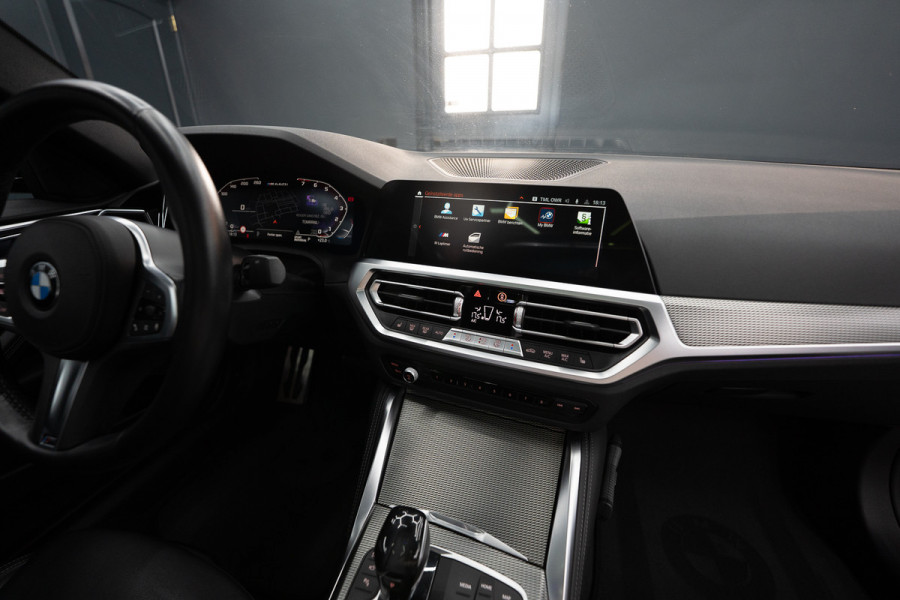 BMW 4 Serie Coupé M440i xDrive High Executive / Adaptive / Pano / 360 / Individual / Stoelverwarming / Memory / Carplay