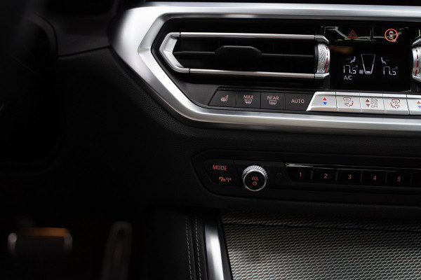 BMW 4 Serie Coupé M440i xDrive High Executive / Adaptive / Pano / 360 / Individual / Stoelverwarming / Memory / Carplay