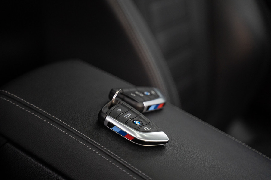BMW 4 Serie Coupé M440i xDrive High Executive / Adaptive / Pano / 360 / Individual / Stoelverwarming / Memory / Carplay