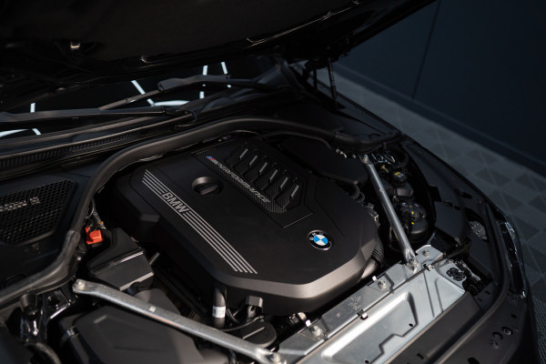 BMW 4 Serie Coupé M440i xDrive High Executive / Adaptive / Pano / 360 / Individual / Stoelverwarming / Memory / Carplay