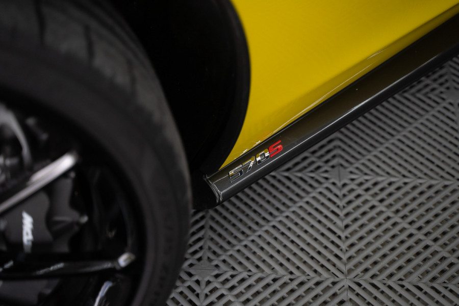 McLaren 570S Spider 570S / Lift / Keramisch / Novitec / Elite paint / Memory / Bowers & Wilkins / Soft close / Camera / LoJack Launch Edition Spider