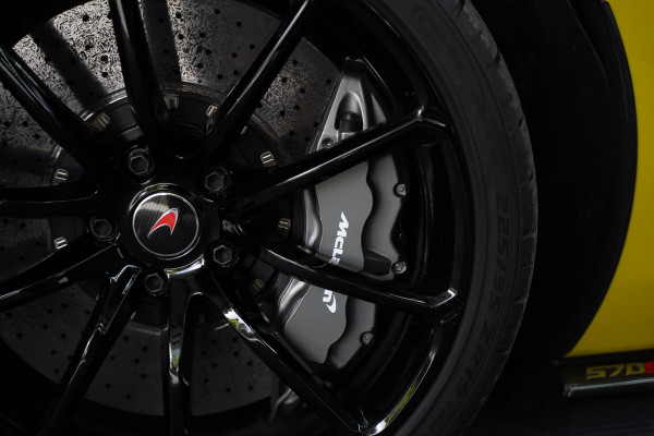 McLaren 570S Spider 570S / Lift / Keramisch / Novitec / Elite paint / Memory / Bowers & Wilkins / Soft close / Camera / LoJack Launch Edition Spider