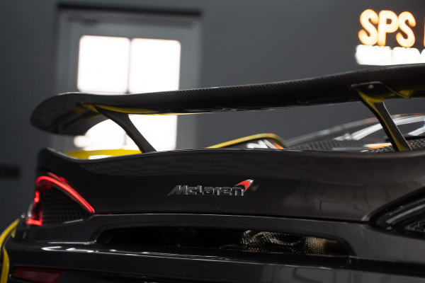 McLaren 570S Spider 570S / Lift / Keramisch / Novitec / Elite paint / Memory / Bowers & Wilkins / Soft close / Camera / LoJack Launch Edition Spider