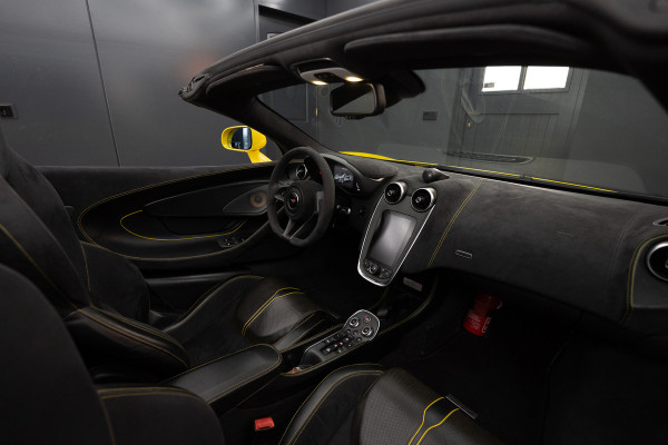 McLaren 570S Spider 570S / Lift / Keramisch / Novitec / Elite paint / Memory / Bowers & Wilkins / Soft close / Camera / LoJack Launch Edition Spider