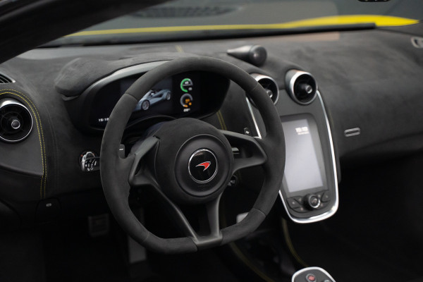 McLaren 570S Spider 570S / Lift / Keramisch / Novitec / Elite paint / Memory / Bowers & Wilkins / Soft close / Camera / LoJack Launch Edition Spider