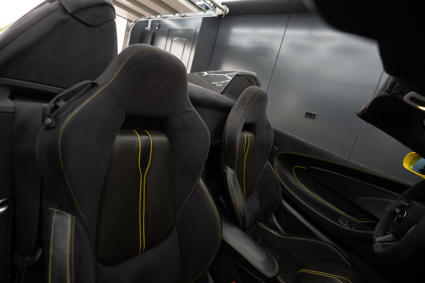 McLaren 570S Spider 570S / Lift / Keramisch / Novitec / Elite paint / Memory / Bowers & Wilkins / Soft close / Camera / LoJack Launch Edition Spider