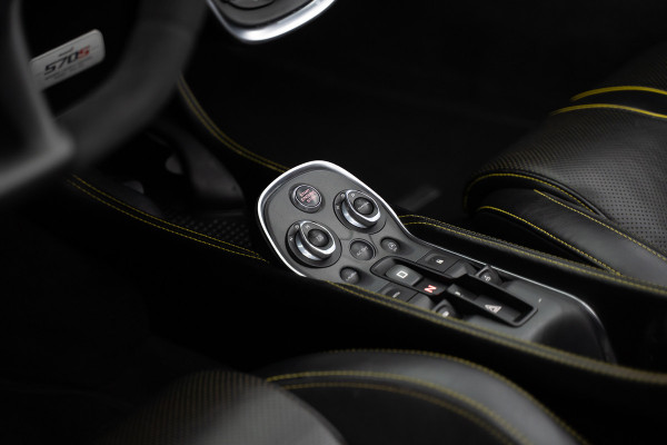 McLaren 570S Spider 570S / Lift / Keramisch / Novitec / Elite paint / Memory / Bowers & Wilkins / Soft close / Camera / LoJack Launch Edition Spider