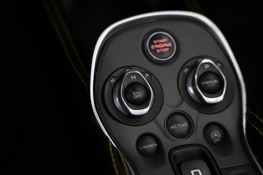 McLaren 570S Spider 570S / Lift / Keramisch / Novitec / Elite paint / Memory / Bowers & Wilkins / Soft close / Camera / LoJack Launch Edition Spider