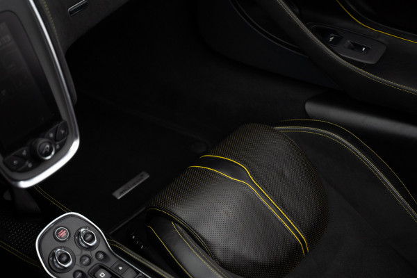 McLaren 570S Spider 570S / Lift / Keramisch / Novitec / Elite paint / Memory / Bowers & Wilkins / Soft close / Camera / LoJack Launch Edition Spider