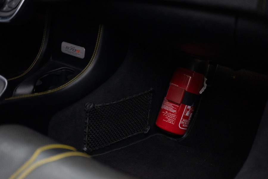 McLaren 570S Spider 570S / Lift / Keramisch / Novitec / Elite paint / Memory / Bowers & Wilkins / Soft close / Camera / LoJack Launch Edition Spider