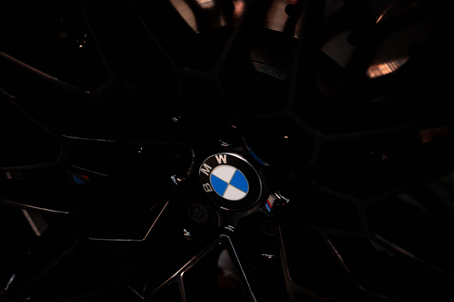 BMW 3 Serie M3 xDrive Competition / M-perf.parts / Pano / Carbon / Stoelverk. / H&k / HuD / Individual