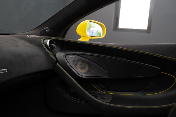 McLaren 570S Spider 570S / Lift / Keramisch / Novitec / Elite paint / Memory / Bowers & Wilkins / Soft close / Camera / LoJack Launch Edition Spider