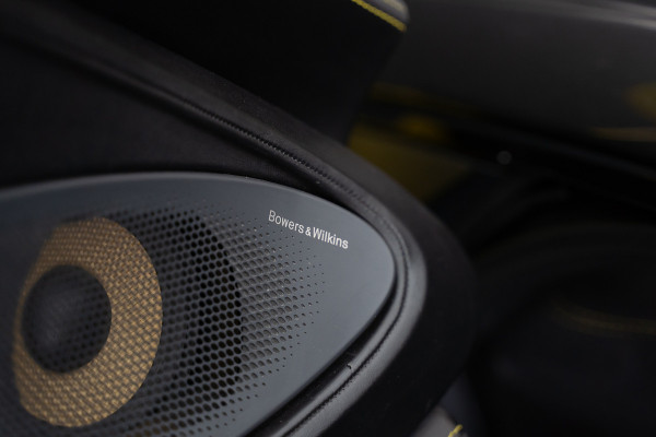 McLaren 570S Spider 570S / Lift / Keramisch / Novitec / Elite paint / Memory / Bowers & Wilkins / Soft close / Camera / LoJack Launch Edition Spider