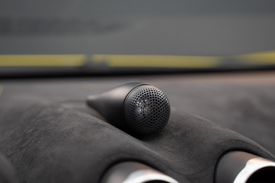 McLaren 570S Spider 570S / Lift / Keramisch / Novitec / Elite paint / Memory / Bowers & Wilkins / Soft close / Camera / LoJack Launch Edition Spider