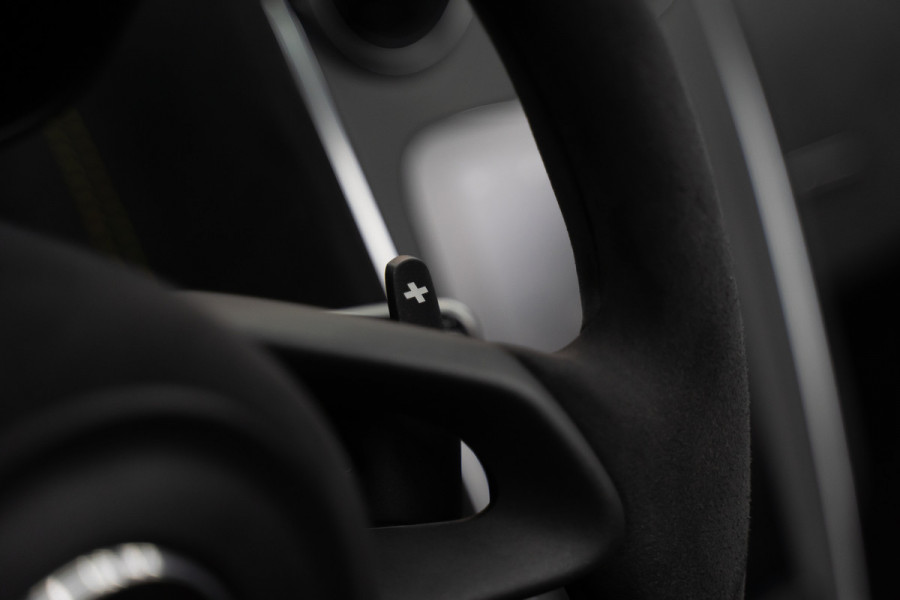 McLaren 570S Spider 570S / Lift / Keramisch / Novitec / Elite paint / Memory / Bowers & Wilkins / Soft close / Camera / LoJack Launch Edition Spider