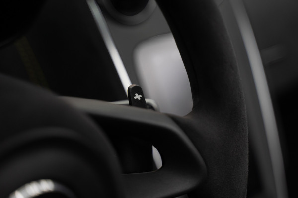 McLaren 570S Spider 570S / Lift / Keramisch / Novitec / Elite paint / Memory / Bowers & Wilkins / Soft close / Camera / LoJack Launch Edition Spider