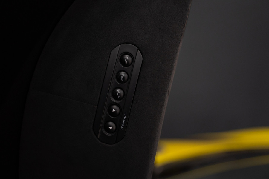 McLaren 570S Spider 570S / Lift / Keramisch / Novitec / Elite paint / Memory / Bowers & Wilkins / Soft close / Camera / LoJack Launch Edition Spider