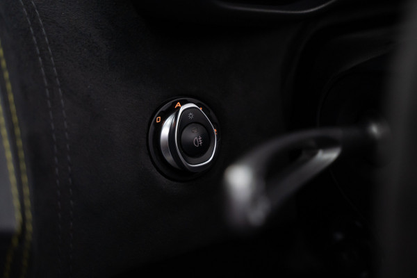 McLaren 570S Spider 570S / Lift / Keramisch / Novitec / Elite paint / Memory / Bowers & Wilkins / Soft close / Camera / LoJack Launch Edition Spider