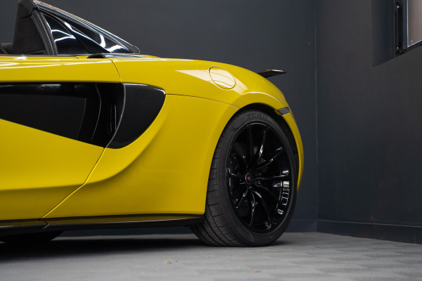 McLaren 570S Spider 570S / Lift / Keramisch / Novitec / Elite paint / Memory / Bowers & Wilkins / Soft close / Camera / LoJack Launch Edition Spider