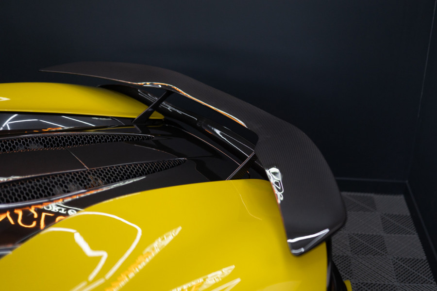 McLaren 570S Spider 570S / Lift / Keramisch / Novitec / Elite paint / Memory / Bowers & Wilkins / Soft close / Camera / LoJack Launch Edition Spider