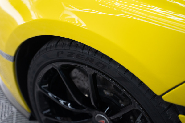 McLaren 570S Spider 570S / Lift / Keramisch / Novitec / Elite paint / Memory / Bowers & Wilkins / Soft close / Camera / LoJack Launch Edition Spider