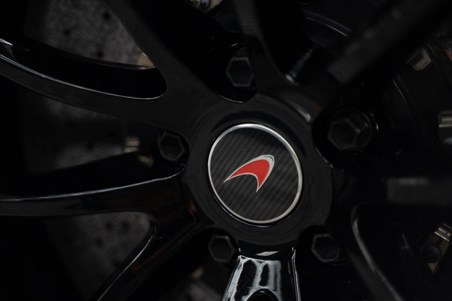 McLaren 570S Spider 570S / Lift / Keramisch / Novitec / Elite paint / Memory / Bowers & Wilkins / Soft close / Camera / LoJack Launch Edition Spider