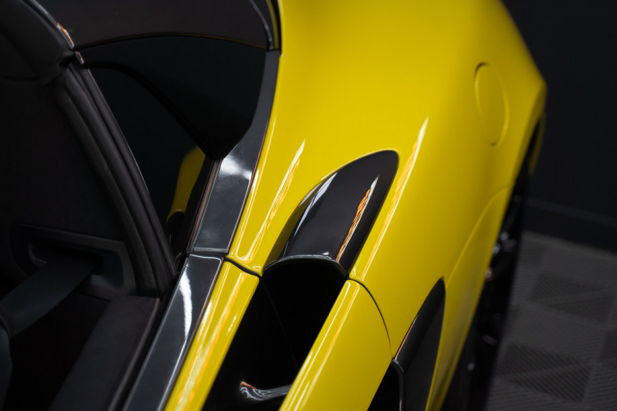 McLaren 570S Spider 570S / Lift / Keramisch / Novitec / Elite paint / Memory / Bowers & Wilkins / Soft close / Camera / LoJack Launch Edition Spider