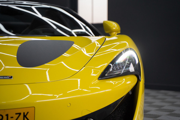 McLaren 570S Spider 570S / Lift / Keramisch / Novitec / Elite paint / Memory / Bowers & Wilkins / Soft close / Camera / LoJack Launch Edition Spider