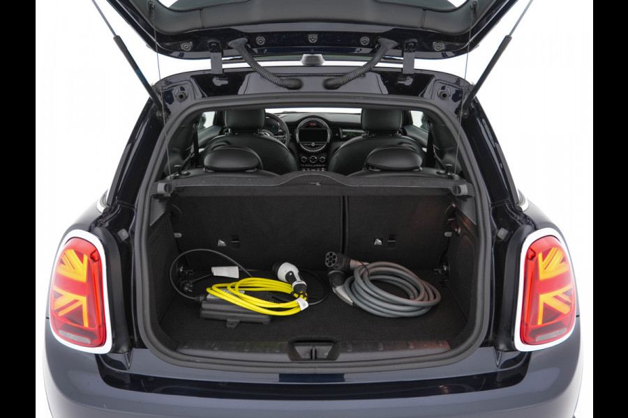 MINI Mini Electric Yours 33 kWh [ 3-Fase ] { SOH 100% } (INCL-BTW ) Aut.* HEATPUMP | PANO | LEATHER | DIGI-COCKPIT | HEAD-UP | FULL-LED | NAVI-FULLMAP | HEATED-SPORTSEATS | DAB | CRUISE | HARMAN/KARDON | CAMERA | KEYLESS | AMBIENTLIGHT | 17"ALU*